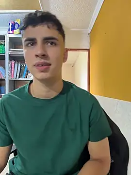 AdrianRinaldi élő XXX-chatje