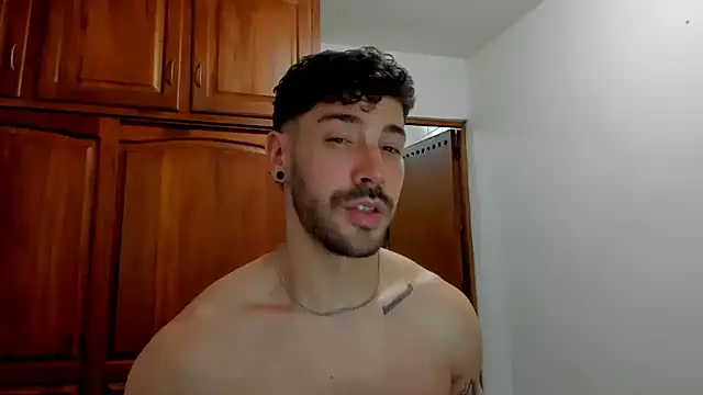 Онлайн чат XXX Guyinthemountain
