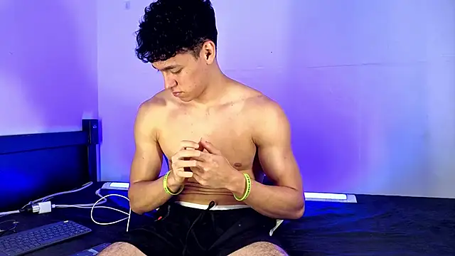 Luke_Muscle – Naživo XXX chat
