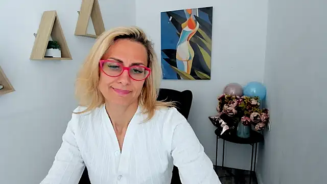 MuseOfStage Adlı Modelin Canlı Sohbet Odası