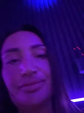 צ'אט XXX בשידור חי של MissSelinaLDN