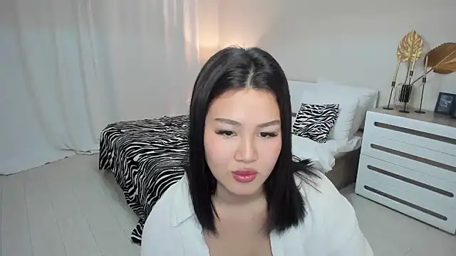 Brunette_Charm 现场XXX聊天