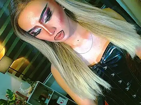 Show modela HOLLYWOOD_QUEEN_88 na web-kameri
