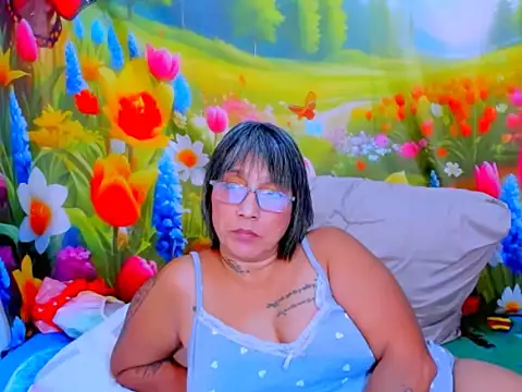 indianroxy's Live XXX Chat
