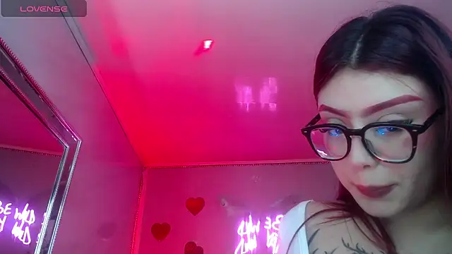Red_Bunny_v Adlı Modelin Canlı XXX Sohbeti