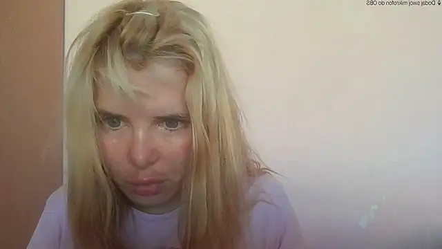 Pokazy przed kamerką – HornyElena