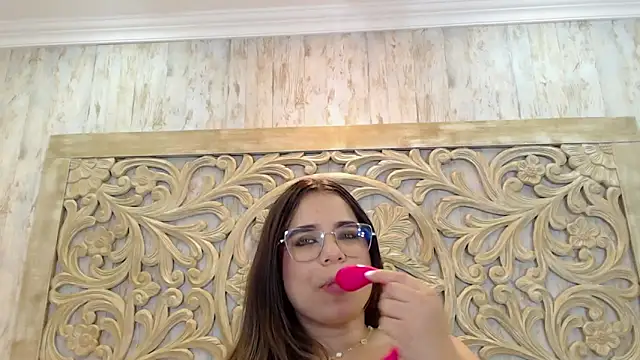 Chat +18 de ThaniaJones ao vivo