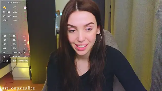 AliceSpark: вебкам-шоу