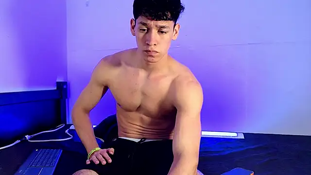 Luke_Muscle – Naživo XXX chat