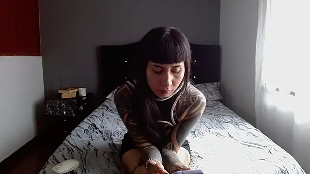 Emilia_1995: онлайн-секс-чат