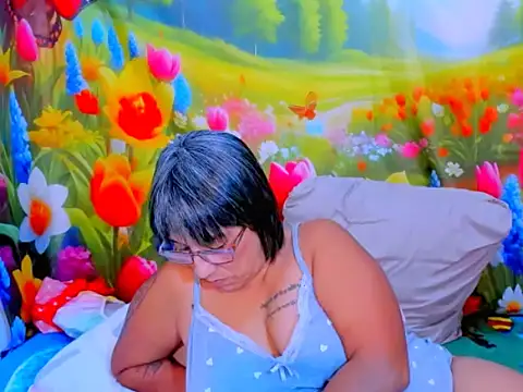 indianroxy's Live XXX Chat