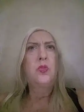 Julia20X Pertunjukan Webcam