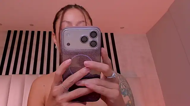 ErikaBenz_ Chat XXX in diretta