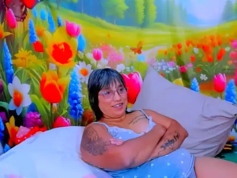Chat +18 de indianroxy ao vivo