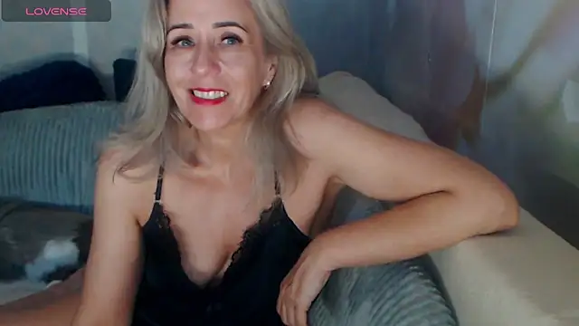 Sly_Oksi's Live XXX Chat