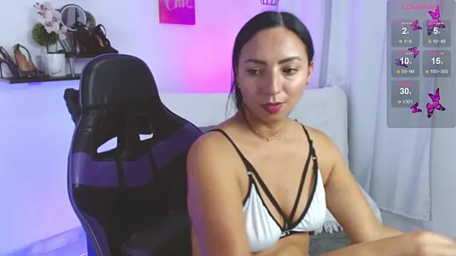 חדר צ'אט בשידור חי של Emmi_Cam
