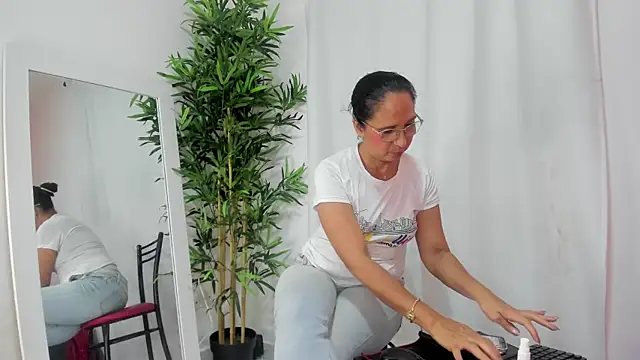AnnaArela 라이브 XXX 채팅