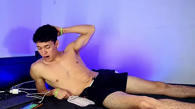 Luke_Muscle élő XXX-chatje