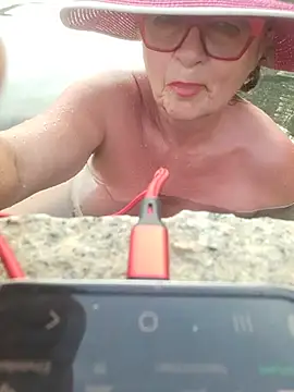 Hot-Muci live XXX chat
