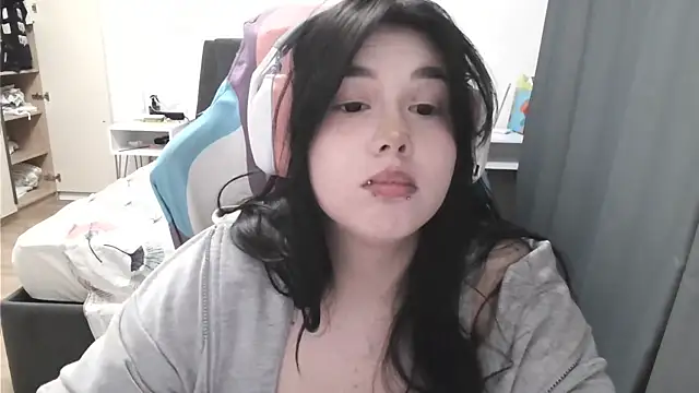 LunarMia Chat XXX live