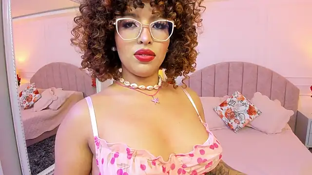 MadelaineJones Live XXX Chat