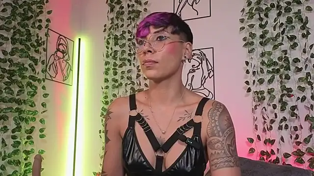 Chatroom XXX en direct de MiaMorgan_
