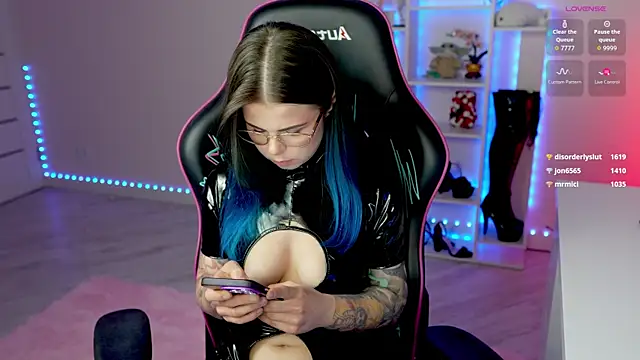 Živý XXX chat QueenAliceX
