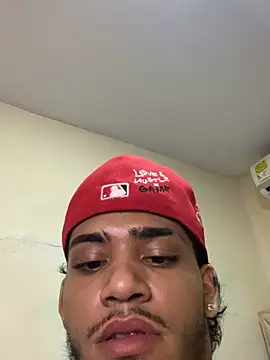 Show modela izaak_taylor7 na web-kameri