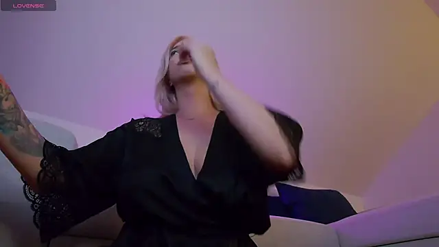 Chat XXX en directo de KhloeK