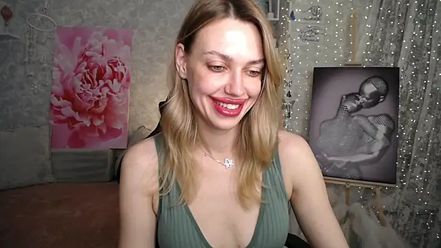 XXX chat uživo modela NickyAdamidi