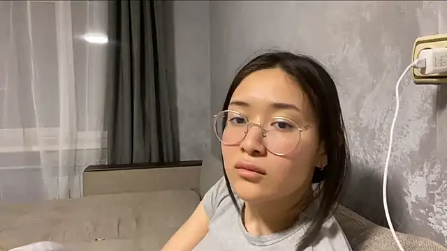 Chat +18 de YourMiIa ao vivo