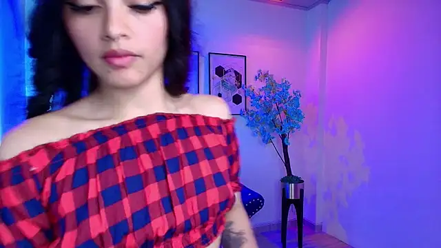 Maddie_T18's Live XXX Chat