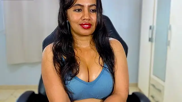 FannyXhot élő XXX-chatje