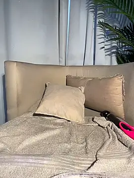 MiaFoxie_ Chat XXX in diretta