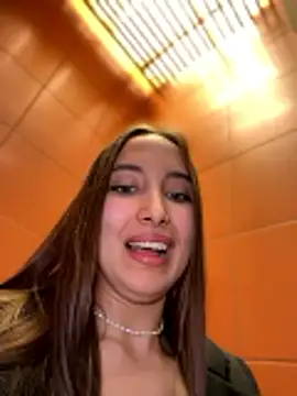 ICrazyOneIRL élő XXX-chatje