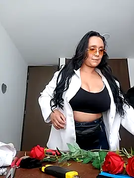 Esmeralda333 élő XXX-chatje