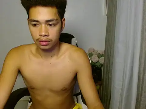 Chat +18 de curlyasian_njxx ao vivo