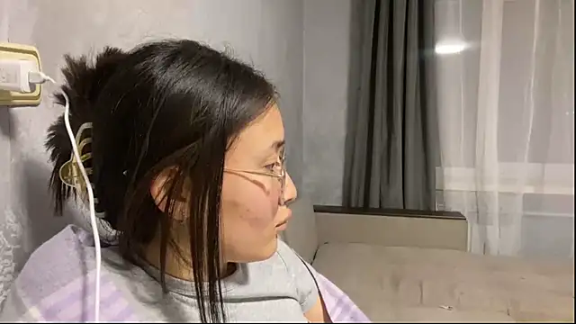XXX chat uživo modela YourMiIa