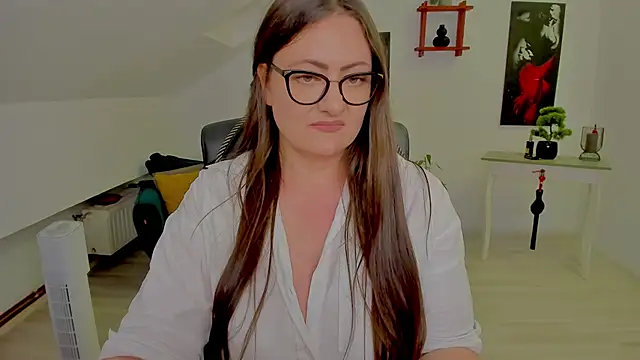 دردشة MistressDarrah الجنسية المباشرة