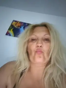 Divineblond's Live XXX Chat