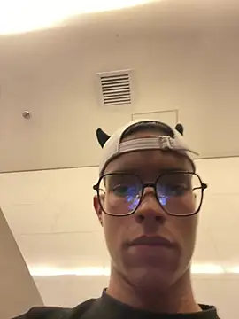 Andres_boy252 即時 XXX 聊天