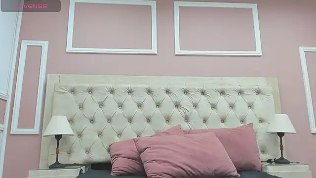 nia_taylorXn Webbikameraesitys