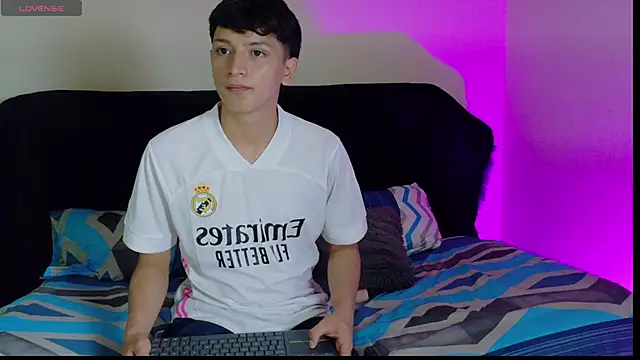 Онлайн чат XXX SaNti_ll