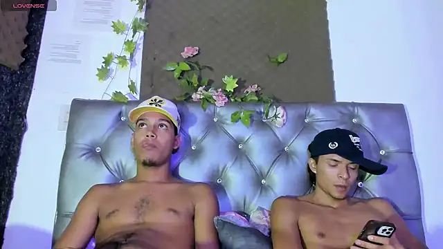 xxKamadevaxx Show in webcam