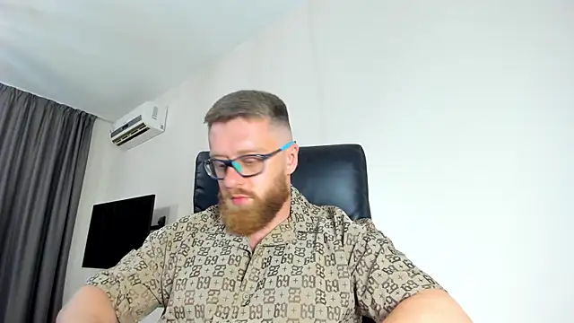 Show modela Findom_guy na web-kameri