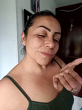 maynor_1998's Live XXX Chat