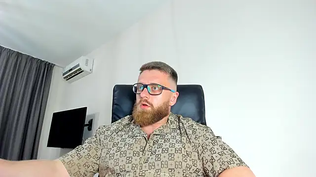 Findom_guy élő XXX-chatje