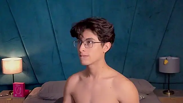 Aaron_Ezeのウェブカメラショー