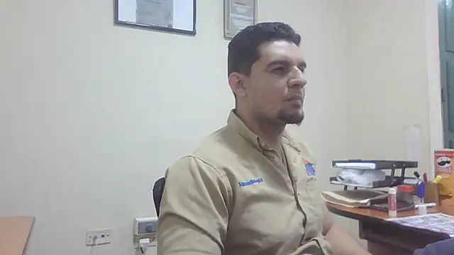 Officeb0y Pertunjukan Webcam