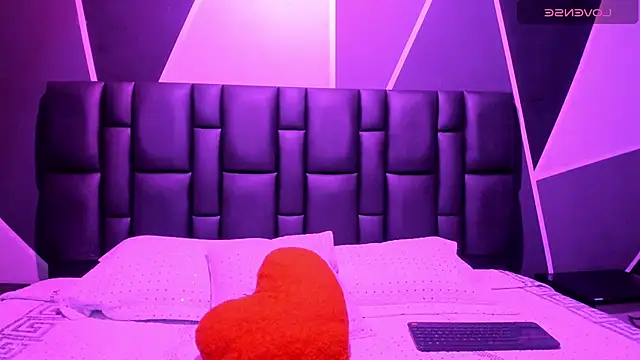 ChloeAndMaxのライブXXXチャット